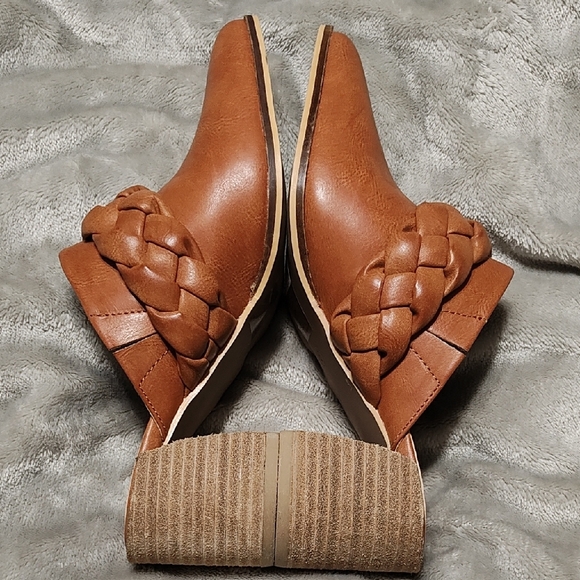 Beast Fashion Brown Mules braided pointed toe mule shoes size 6 NWOB - Picture 5 of 7